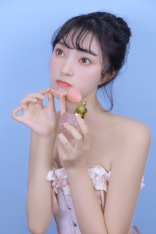 调教后把奶头拴在跑步机上虐